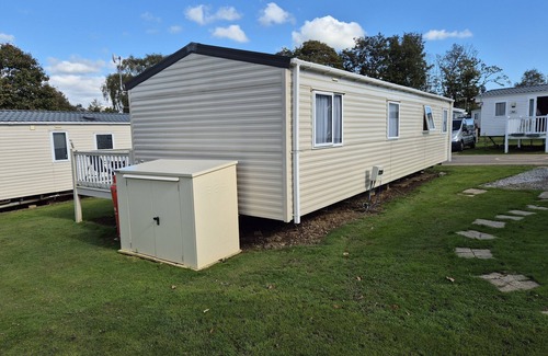 Hastings House | Valley Retreat - 4 bedrooms with decking sleeps 10 (D/F)