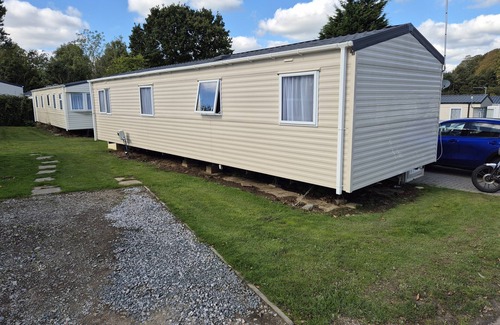 Hastings House | Valley Retreat - 4 bedrooms with decking sleeps 10 (D/F)