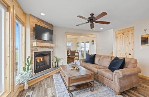 Jasper House | Valley View Retreat-Relaxing Summer Getaway