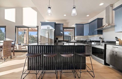 Lead House | Valley Vista Retreat - New 5BR Cabin