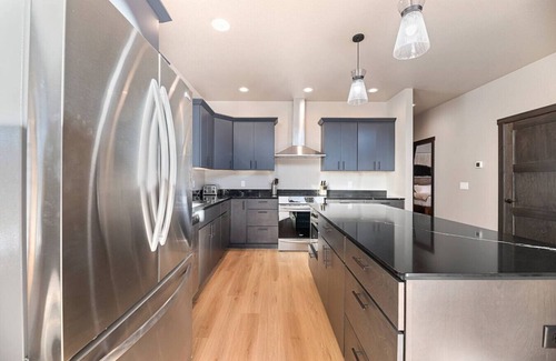 Lead House | Valley Vista Retreat - New 5BR Cabin