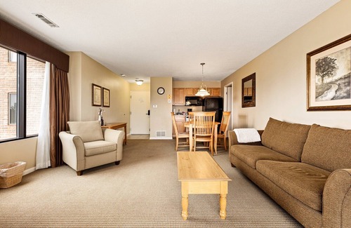 Acme Apartment | Valleyview Swing & Stay