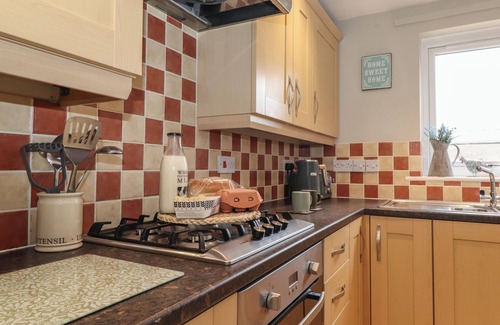 Carlisle Cottage | VALLUM REST, pet friendly, with a garden in Burgh By Sands