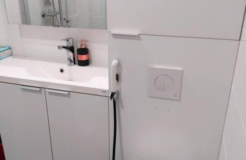 Etela-Kaarela Apartment | Valoisa asunto upealla parvekkeella