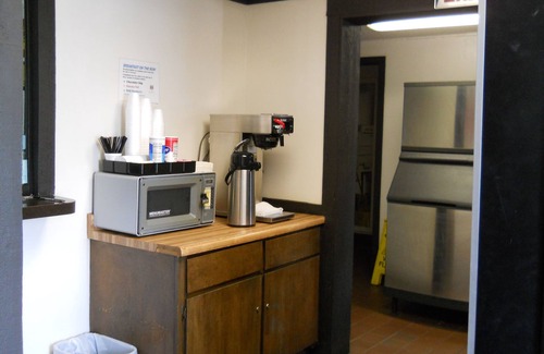 Oak Creek Hotel | Value Inn Milwaukee Airport South