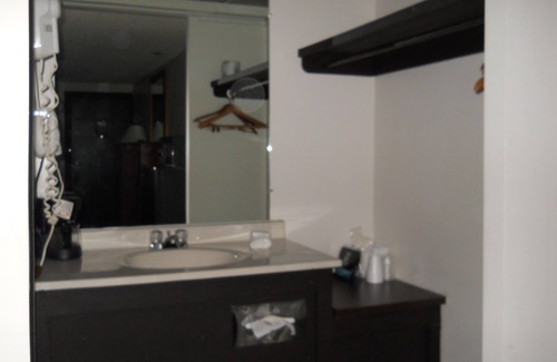 Oak Creek Hotel | Value Inn Milwaukee Airport South