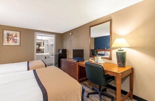 Oak Creek Hotel | Value Inn Milwaukee Airport South