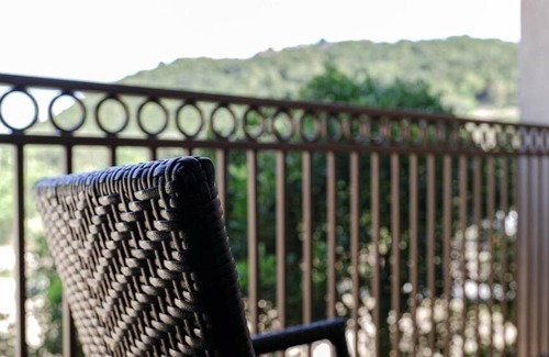 Boerne Hotel | Value Stay! Short Walk to San Antonio Rose Palace! Free Parking & Pet-friendly