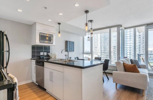 Gastown Condo | Vancouver Bright - 1BR Condo at Central Location