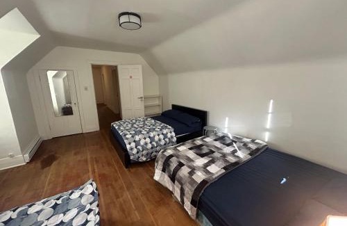 Kerrisdale House | Vancouver Business & Family Stay - Near Airport, Downtown, Beach & UBC, Free Parking & Fast Wifi