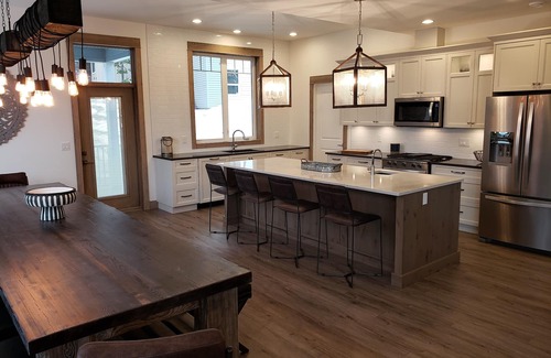 Silver Star Mountain Ski Chalet | Vantage at SilverStar Mountain Ski in Ski Out Chalet top of Silverwoods Chair