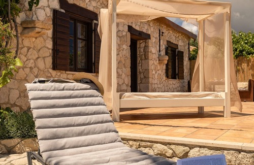 Porto Koukla Villa | Vardiola Houses - Traditional Open Plan Villa with Private Pool