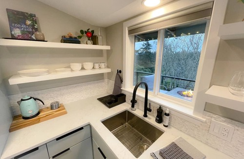 South Colby House | Vashon View Cottage - Vashon, WA