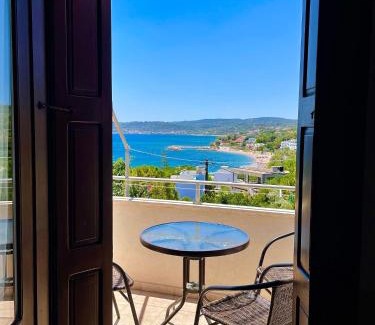 Paralia Agias Fotinis Apartment | Vasilikos Apartments