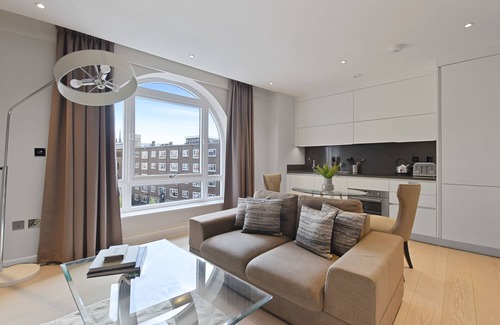 Pimlico Apartment | Vauxhall Bridge Road by Aeria Apartments