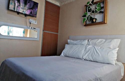 Bezuidenhout Valley House | VC Lodge