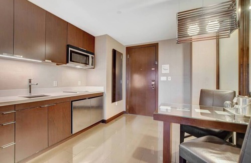 Las Vegas Strip Apartment | Vdara Deluxe Suite with Gorgeous Bellagio & Sphere Views!