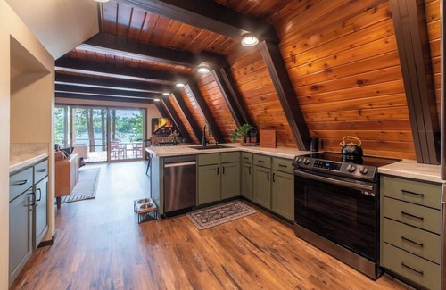 Indian River Cabin | Veaux Pines · LakeFront Aframe*HotTub*Kayaks*FirePit