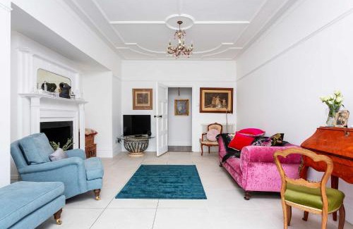 South Richmond Apartment | Veeve - Richmond on Canvas