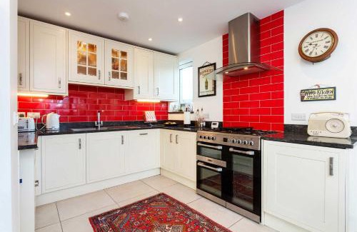 South Richmond Apartment | Veeve - Richmond on Canvas