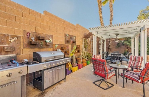 MacDonald Ranch Villa | vegas hacienda, 5B free heated pool+spa, 15 mins to Strip