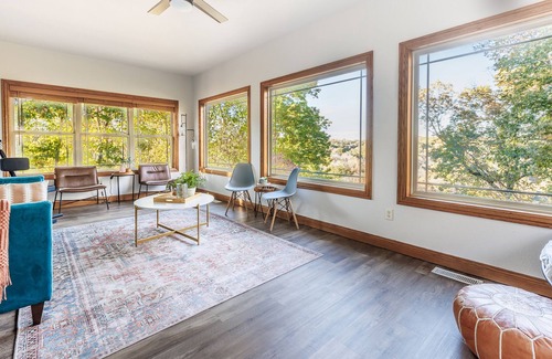 Bella Vista House | Velo Vista 5 BR Lake View Retreat, king beds, hot tub, game room, bike friendly