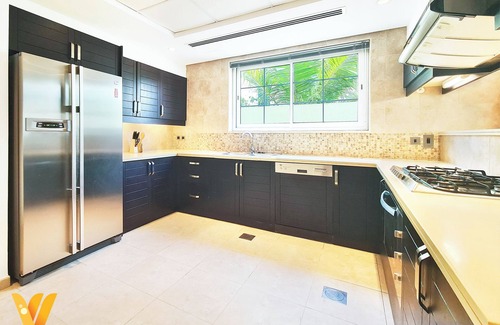 Jumeira 3 Apartment | Venduras- Luxe 3BR Villa Jumeirah Park