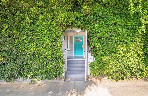 Venice House | Venice Beach Bungalow 6 Blocks From Beach