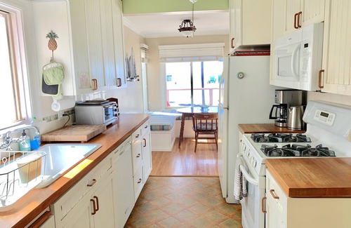 Venice House | VENICE BEACH FRONT LUXURY!ASK ABOUT LAST MINUTE DISCOUNTS!ROOF DECK HOT TUB&BBQ!