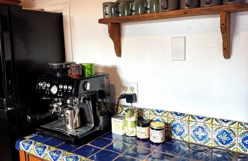 Venice House | Venice beach Spanish Style VillanRight behind abbot Kinney, walk to the beach