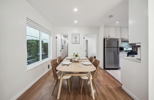 Palms House | Venice Blvd Bliss - Beach and Airport 10 min away