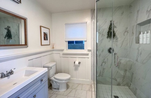 Venice Cottage | Venice Flower Cottage: 2BD dream in best location