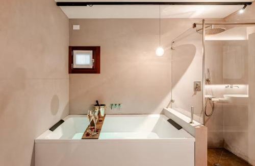 Santa Croce Apartment | Venice Luxury Suite - Private Jacuzzi and Design