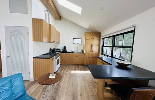 Marina del Rey Cottage | Venice/Marina Del Rey Cottage studio with Private Garden