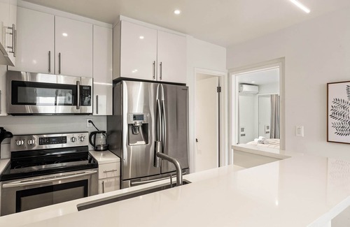 Venice Apartment | Venice Oceanfront 1Bd Ocean Views plus Private Parking