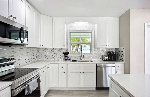 South Venice House | Venice Paradise: 3BR/2BA HEATED POOL & Mini Putt