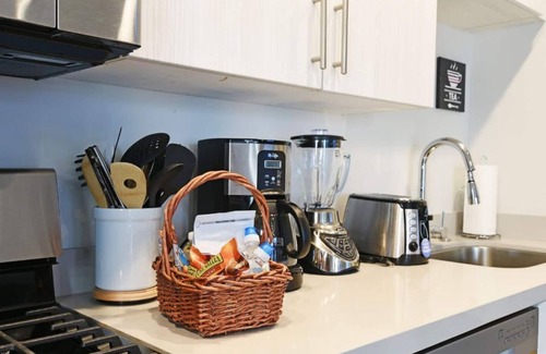 Marina del Rey Apartment | Venice Studio Blocks 2 Beach & Canals Full Kitchen