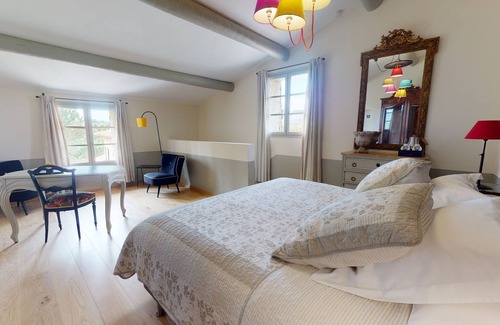 Malaucene House | Ventoux Le Prieuré La Madelène: bed and breakfast in Provence