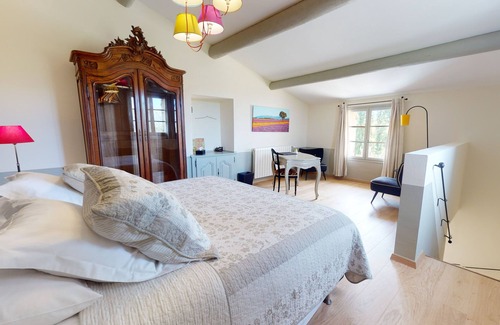 Malaucene House | Ventoux Le Prieuré La Madelène: bed and breakfast in Provence
