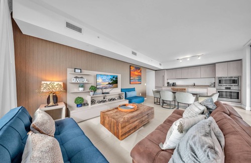 Hollywood South Central Beach Apartment | Ventur Luxe Condo, Oceanview, Gym, Beach Access