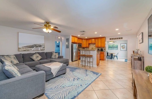 Deerfield Beach House | Ventur Tropical w Hot Tub Close to Beach