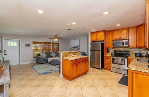 Deerfield Beach House | Ventur Tropical w Hot Tub Close to Beach