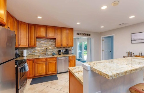 Deerfield Beach House | Ventur Tropical w Hot Tub Close to Beach