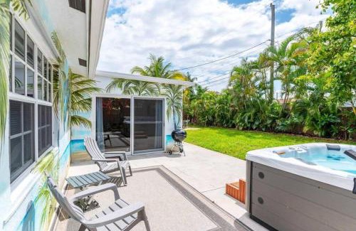 Deerfield Beach House | Ventur Tropical w Hot Tub Close to Beach