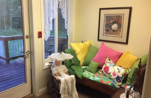 Tower Bed & Breakfast | Vermilion Park Inn, #10 British Garden Room (2nd floor)