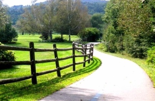Stowe Area House | Vermont Style in Stowe Center - Walk to Everything