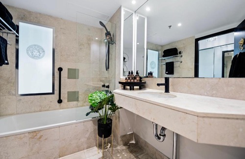 Surfers Paradise Hotel | Versace Themed Hotel Room in Prime Location