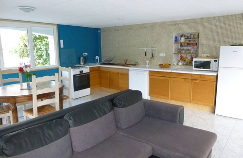 Ales Apartment | Very bright 65m2 ground-floor apartment in house with large garden, swimming pool