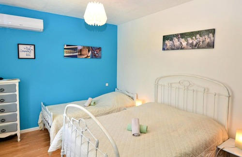 Aramon House | Very pleasant vacation home with private pool, panoramic view and fenced garden in Provence.