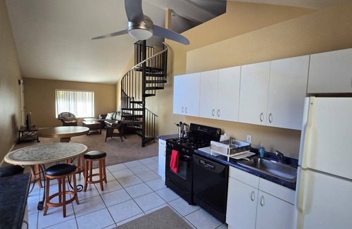 Simi Valley House | Very Private Guesthouse + Loft for 6 on a Very Private woodedn3 acr Gated Estate